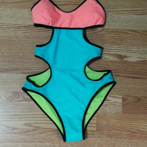 Bathing Suit - One piece - Picture 2 of 5